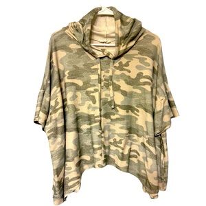 Ladies Large Cute Camo Hooded Short Sleeve Top